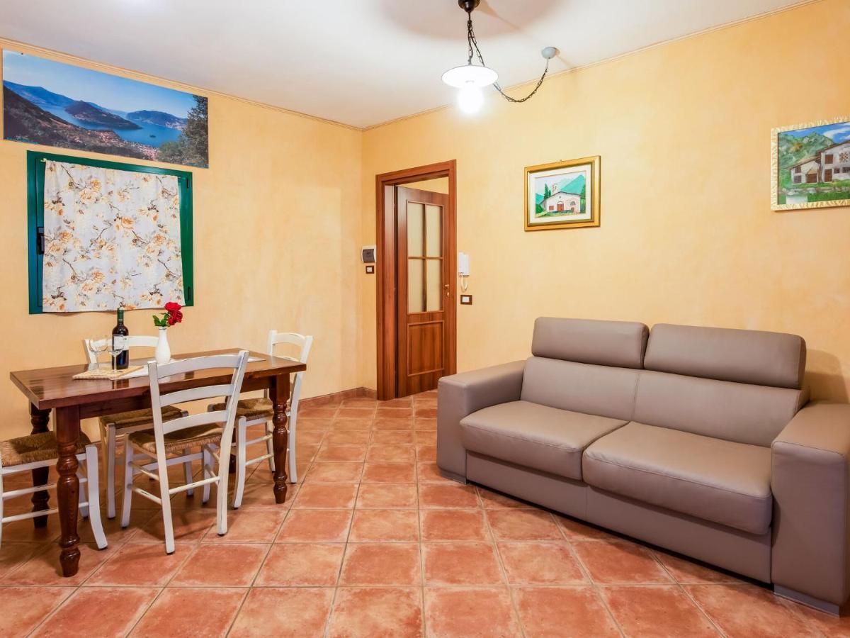 Cozy Chalet At Marone Lake Lombardy With Pool المظهر الخارجي الصورة