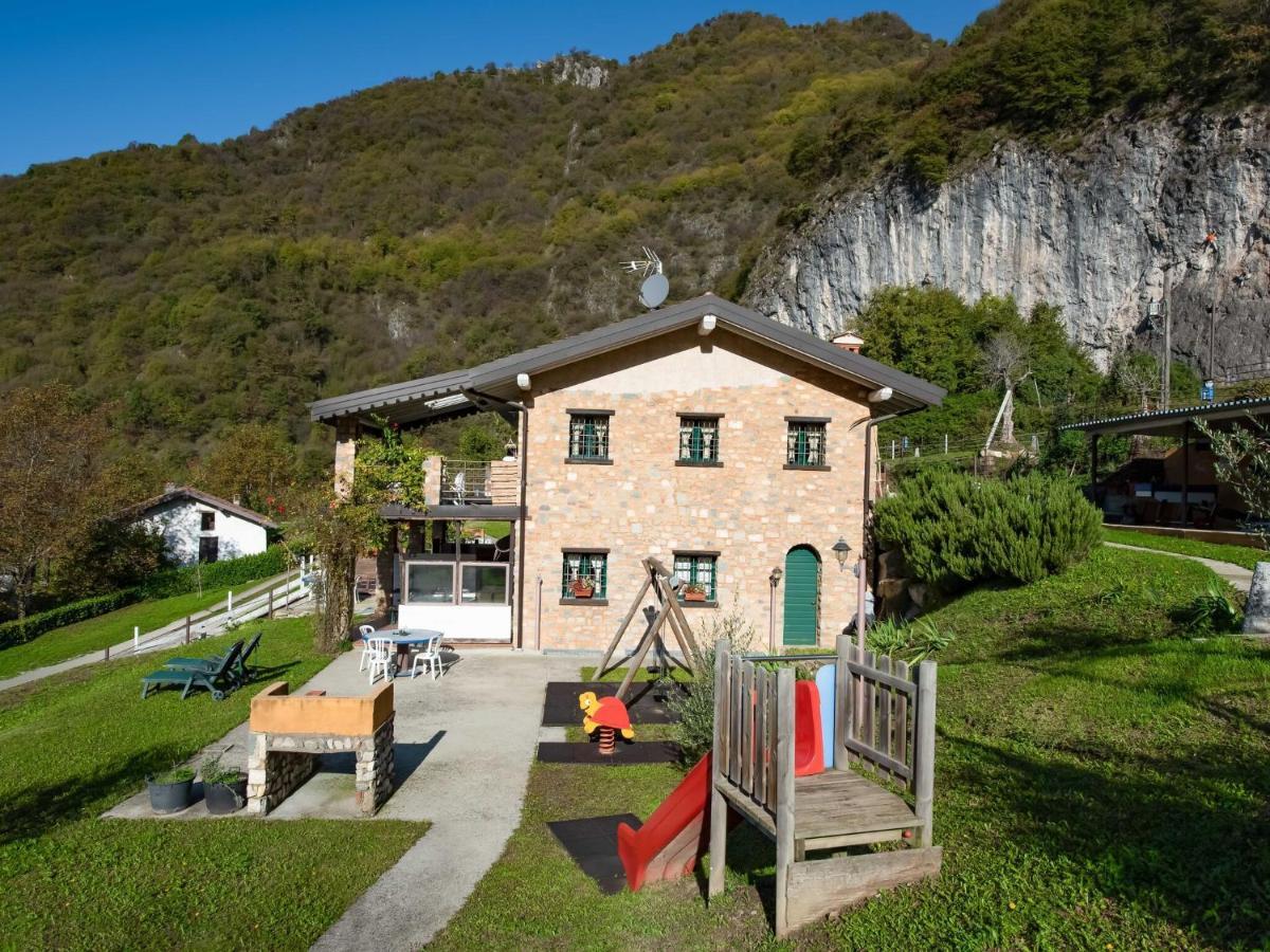 Cozy Chalet At Marone Lake Lombardy With Pool المظهر الخارجي الصورة